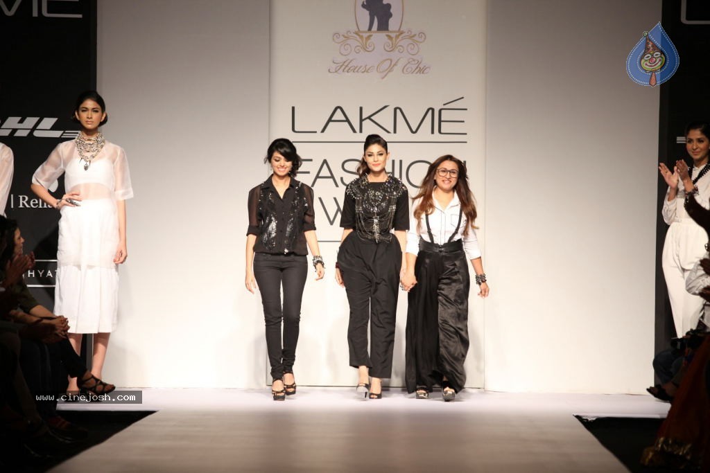 Bolly Celebs at LFW Winter Festive Grand Finale - 83 / 109 photos