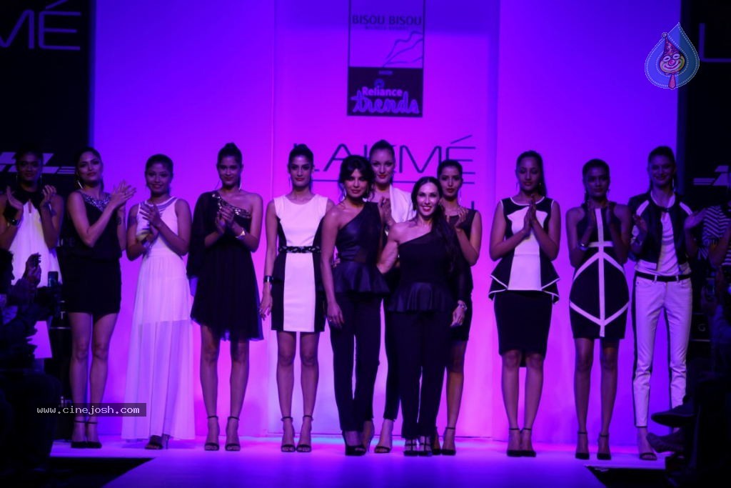 Bolly Celebs at LFW Winter Festive Grand Finale - 97 / 109 photos