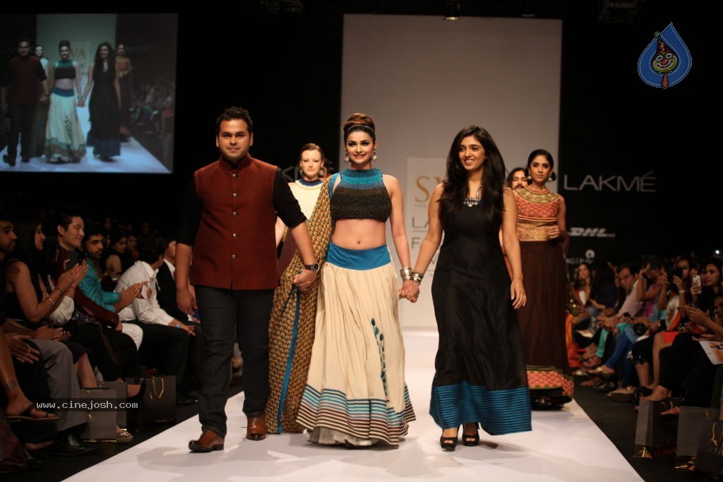 Bolly Celebs at LFW Winter Festive Grand Finale - 99 / 109 photos