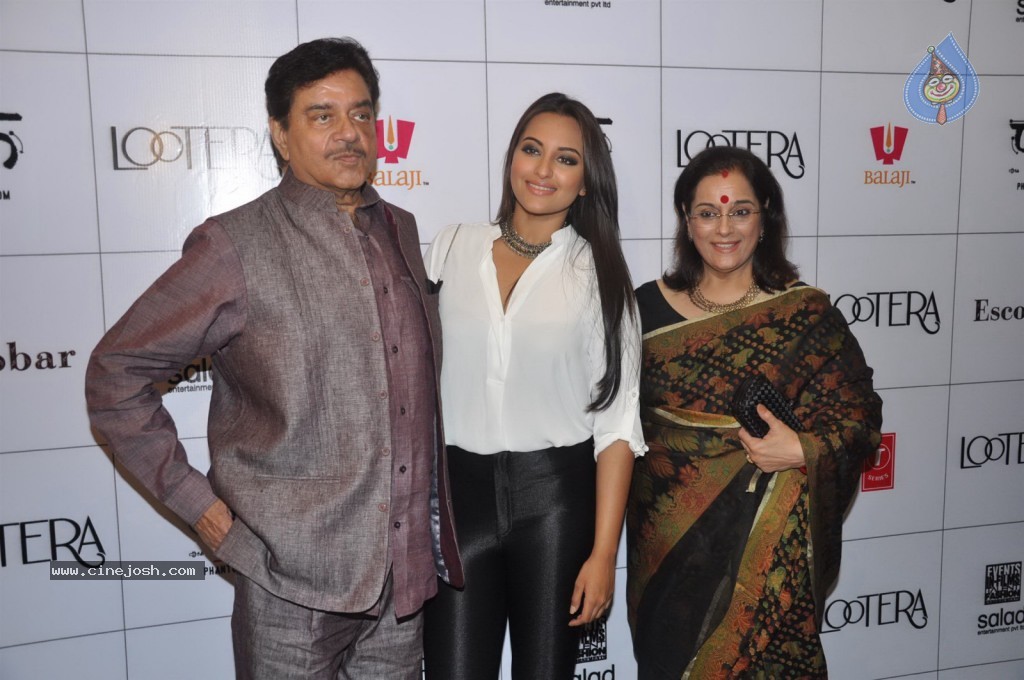 Bolly Celebs at Lootera Success Bash - 51 / 92 photos