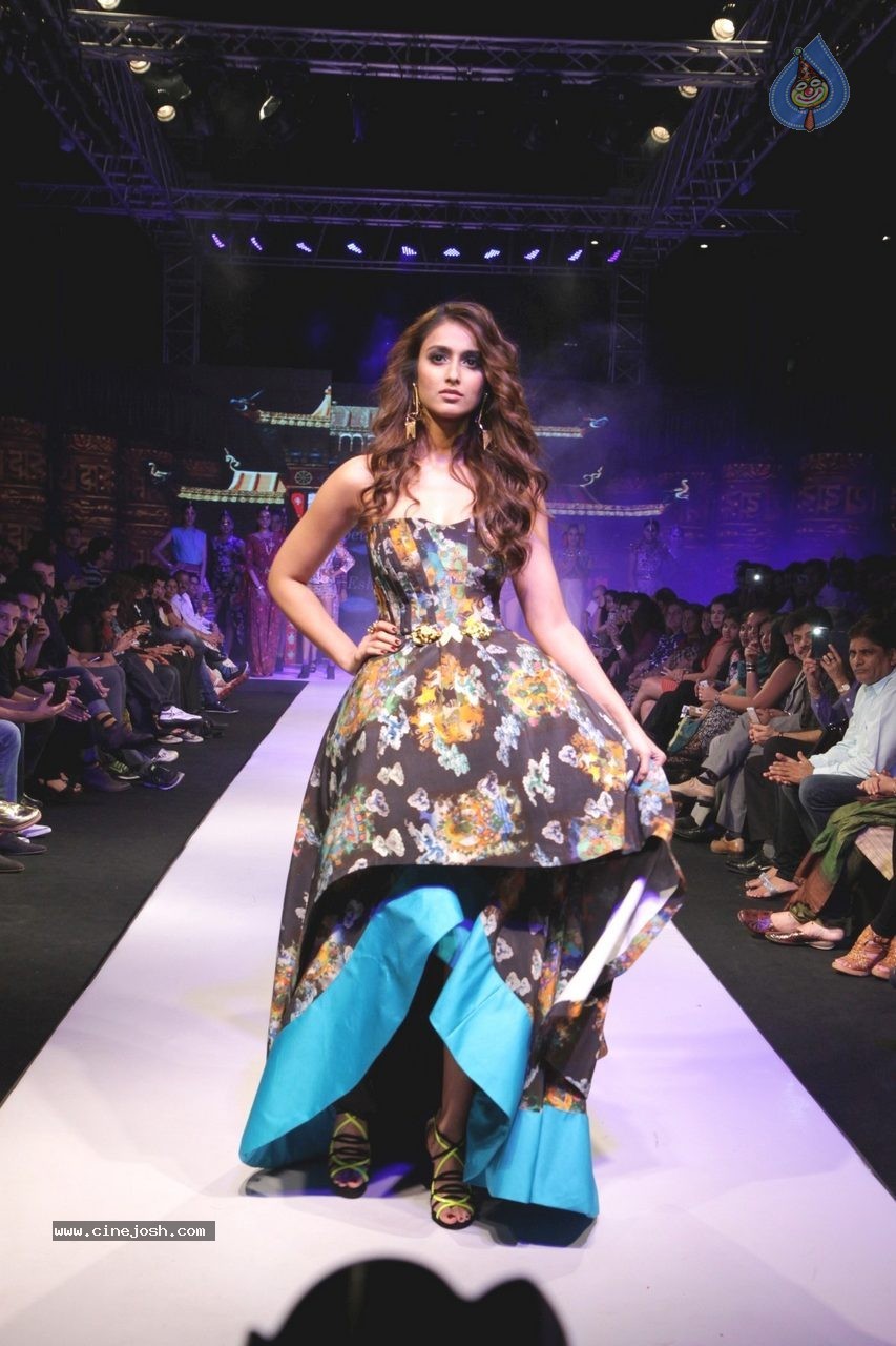 Bolly Celebs at Madame Style Week 2014 - 37 / 85 photos