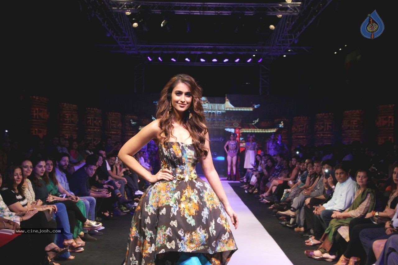 Bolly Celebs at Madame Style Week 2014 - 59 / 85 photos
