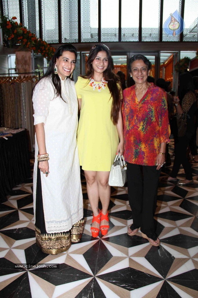 Bolly Celebs at Mana Shetty Araaish Exhibition  - 7 / 30 photos