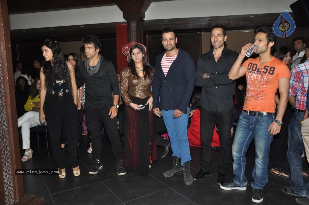 Bolly Celebs at Manali Jagtap Fashion Show - 3 / 58 photos