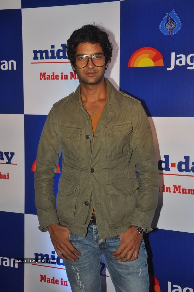 Bolly Celebs at Mid Day Newspaper Relaunch Party - 24 / 152 photos