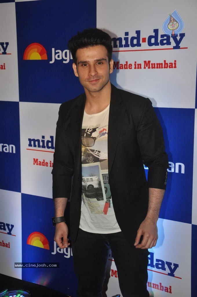 Bolly Celebs at Mid Day Newspaper Relaunch Party - 76 / 152 photos