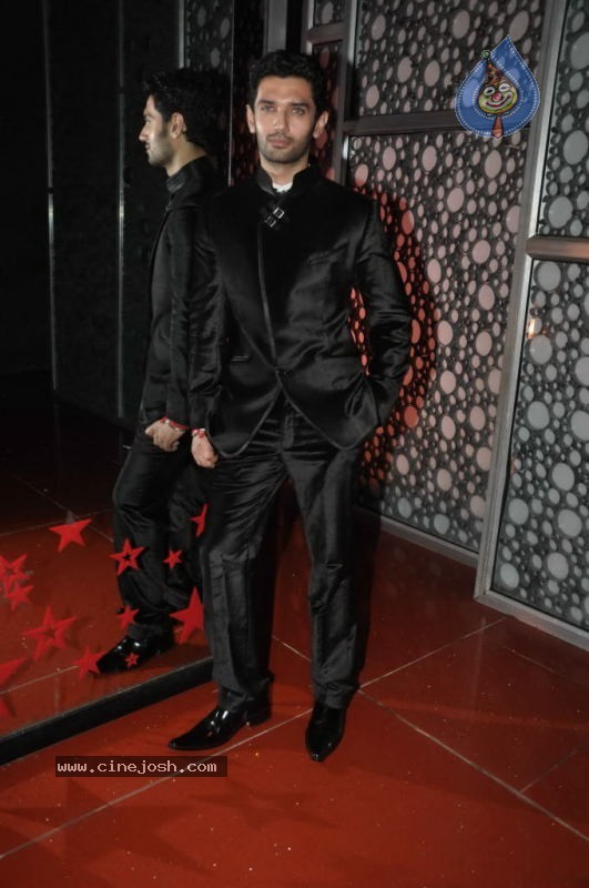 Bolly Celebs at Miley Naa Miley Hum Premiere Show - 31 / 62 photos