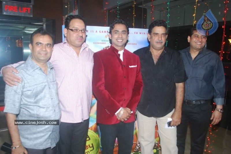 Bolly Celebs at Miley Naa Miley Hum Premiere Show - 32 / 62 photos