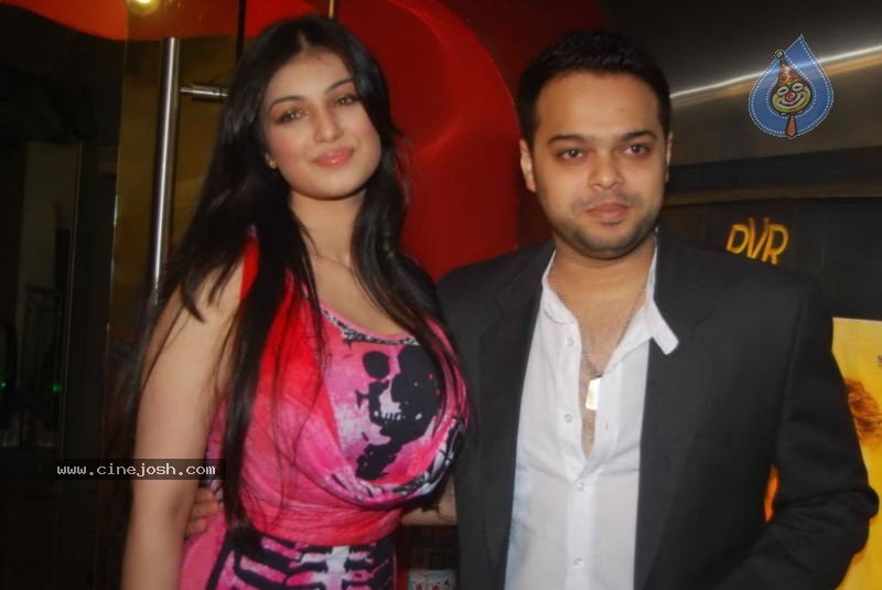 Celebs at MOD Movie Premiere - 48 / 64 photos