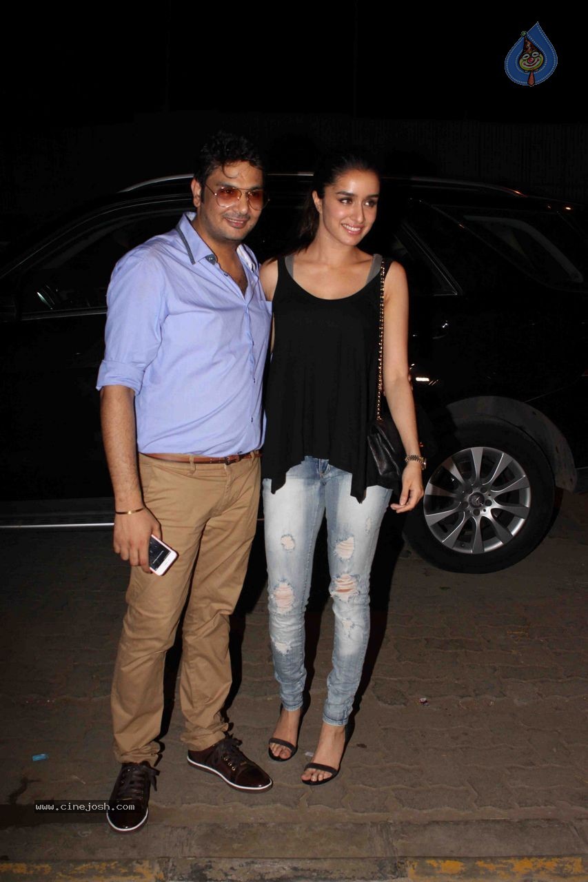 Bolly Celebs at Mukesh Chabbra Bday Party 01 - 37 / 87 photos