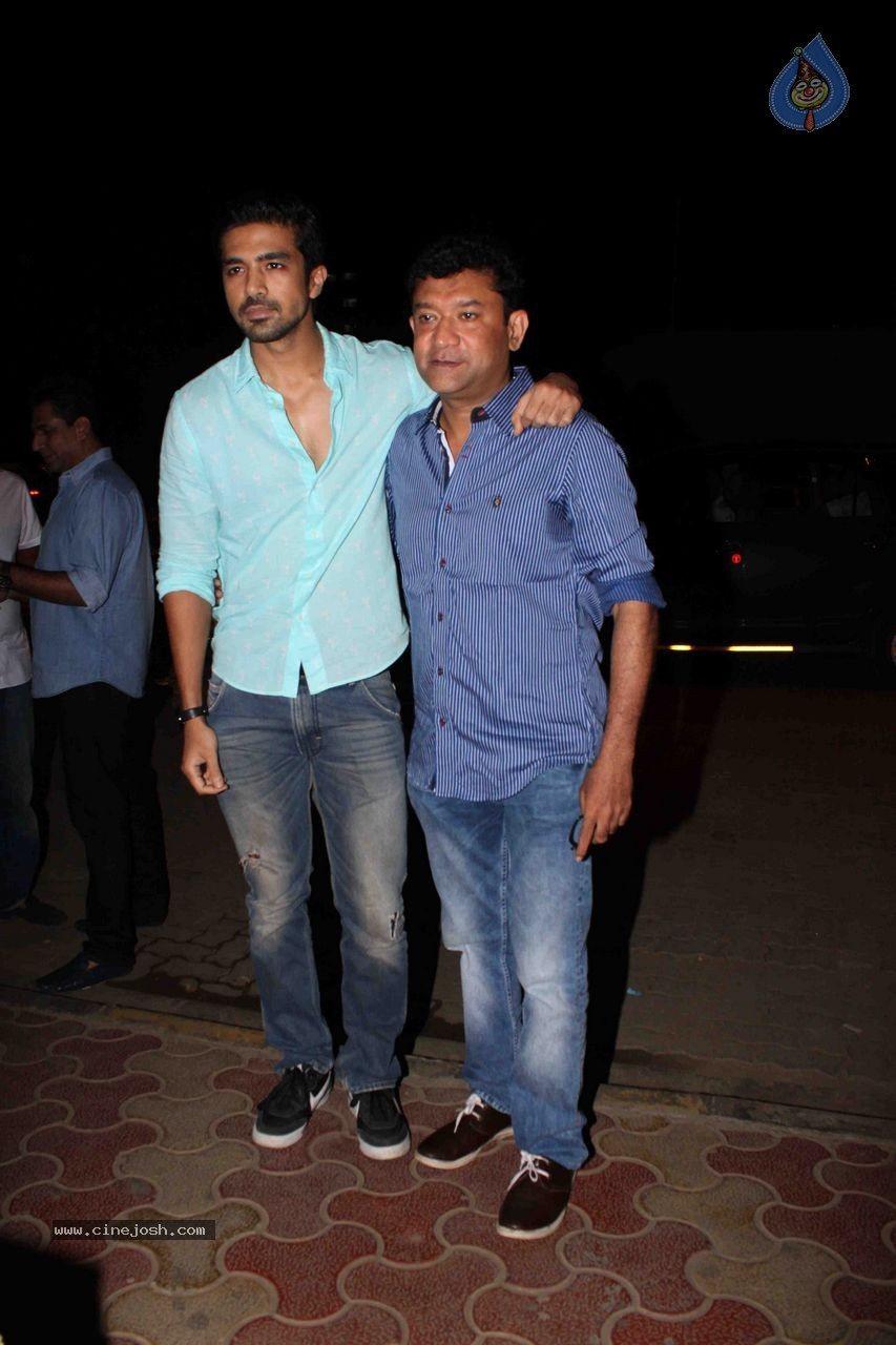 Bolly Celebs at Mukesh Chabbra Bday Party 01 - 59 / 87 photos
