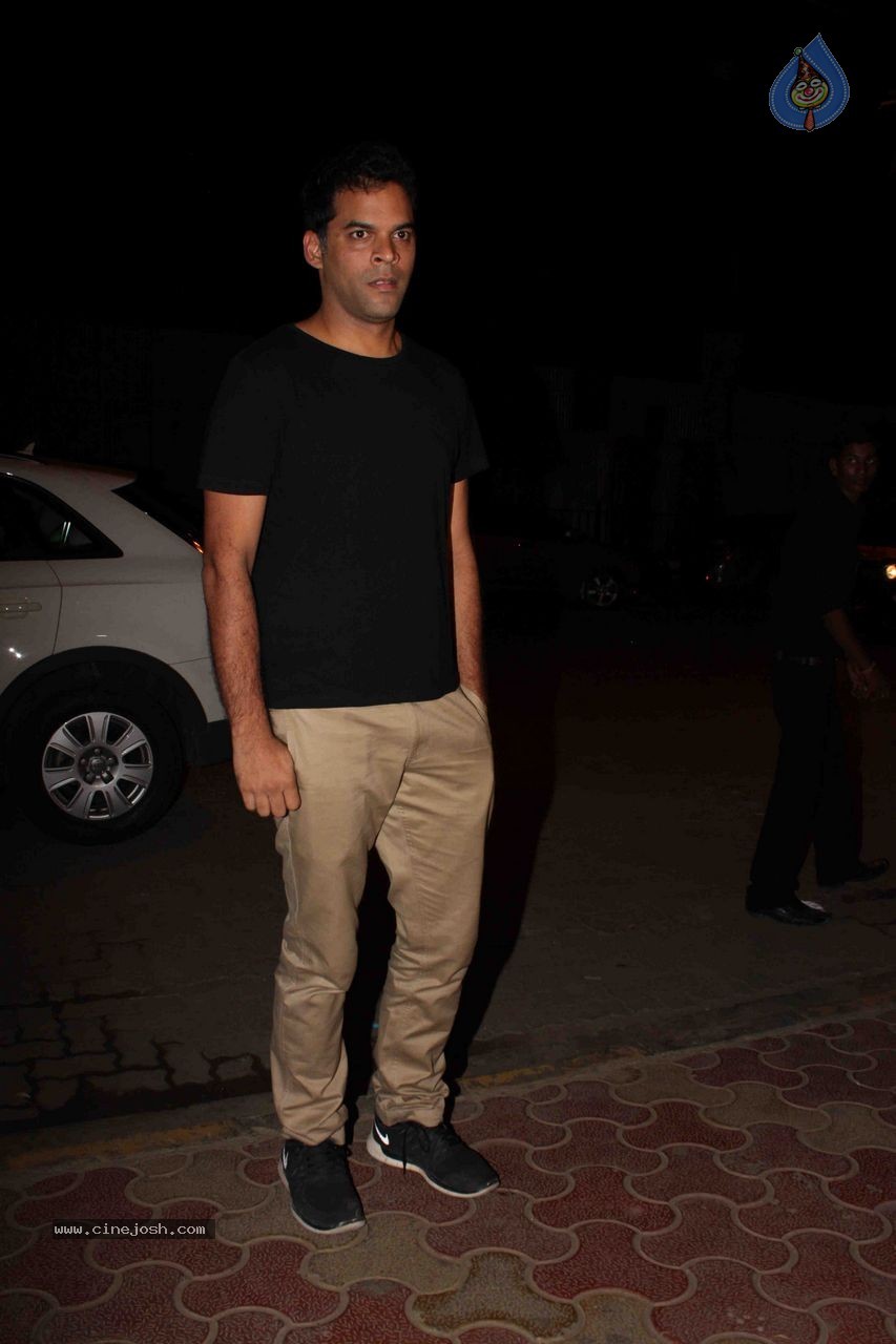 Bolly Celebs at Mukesh Chabbra Bday Party 01 - 60 / 87 photos