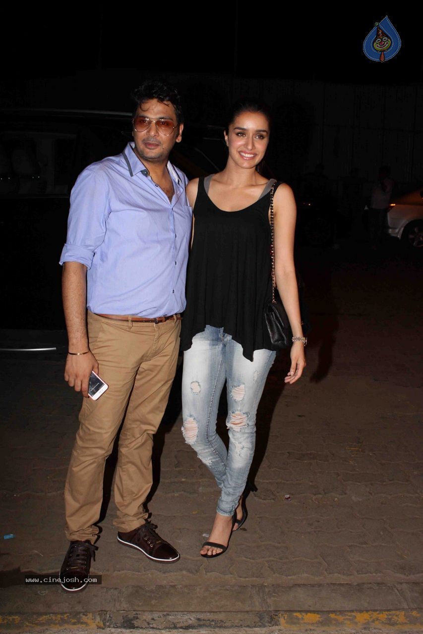 Bolly Celebs at Mukesh Chabbra Bday Party 01 - 68 / 87 photos