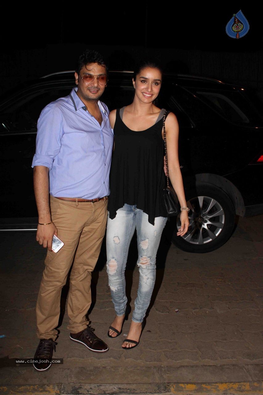 Bolly Celebs at Mukesh Chabbra Bday Party 01 - 69 / 87 photos