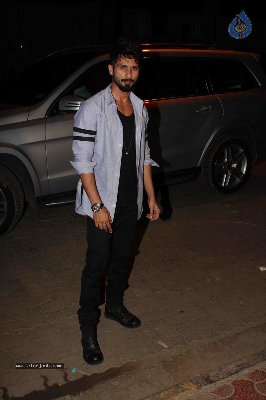 Bolly Celebs at Mukesh Chabbra Bday Party 02 - 14 / 89 photos