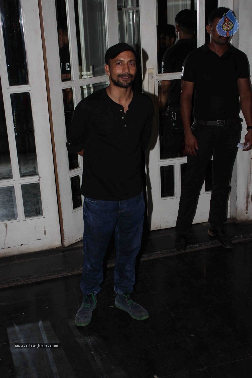 Bolly Celebs at Mukesh Chabbra Bday Party 02 - 17 / 89 photos