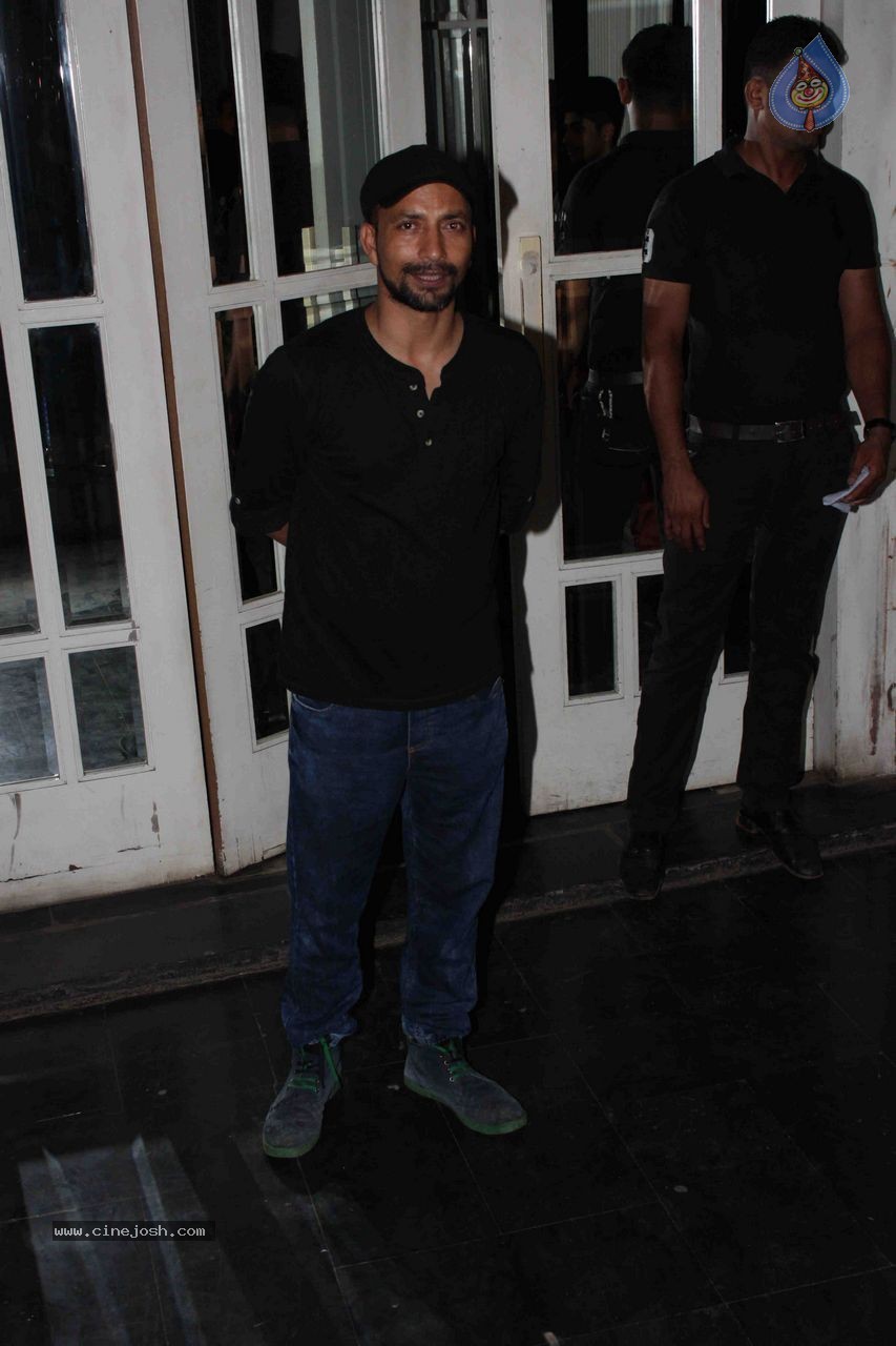 Bolly Celebs at Mukesh Chabbra Bday Party 02 - 18 / 89 photos