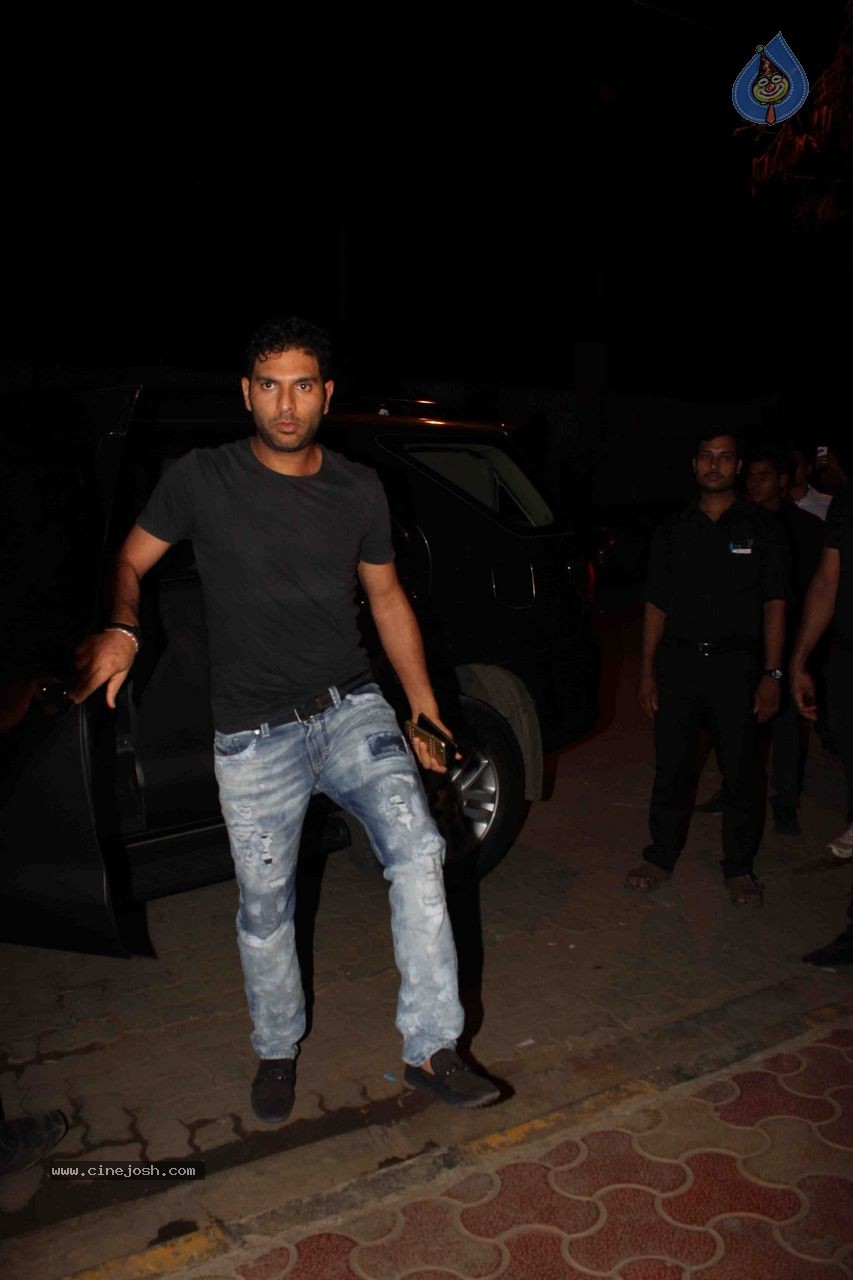 Bolly Celebs at Mukesh Chabbra Bday Party 02 - 28 / 89 photos