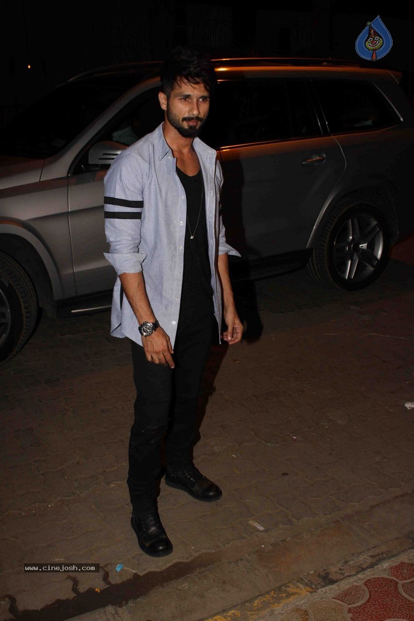 Bolly Celebs at Mukesh Chabbra Bday Party 02 - 42 / 89 photos