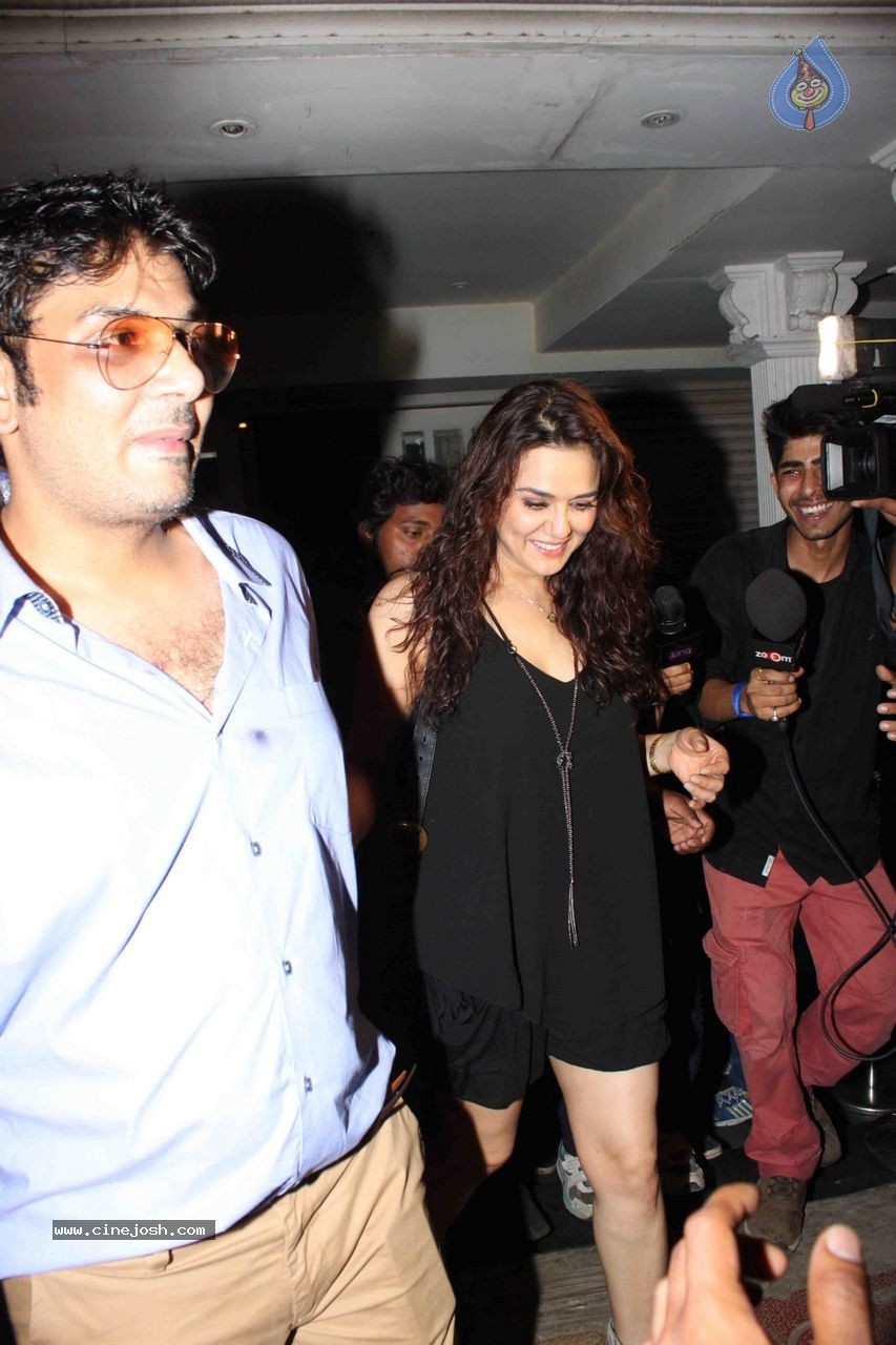 Bolly Celebs at Mukesh Chabbra Bday Party 02 - 48 / 89 photos