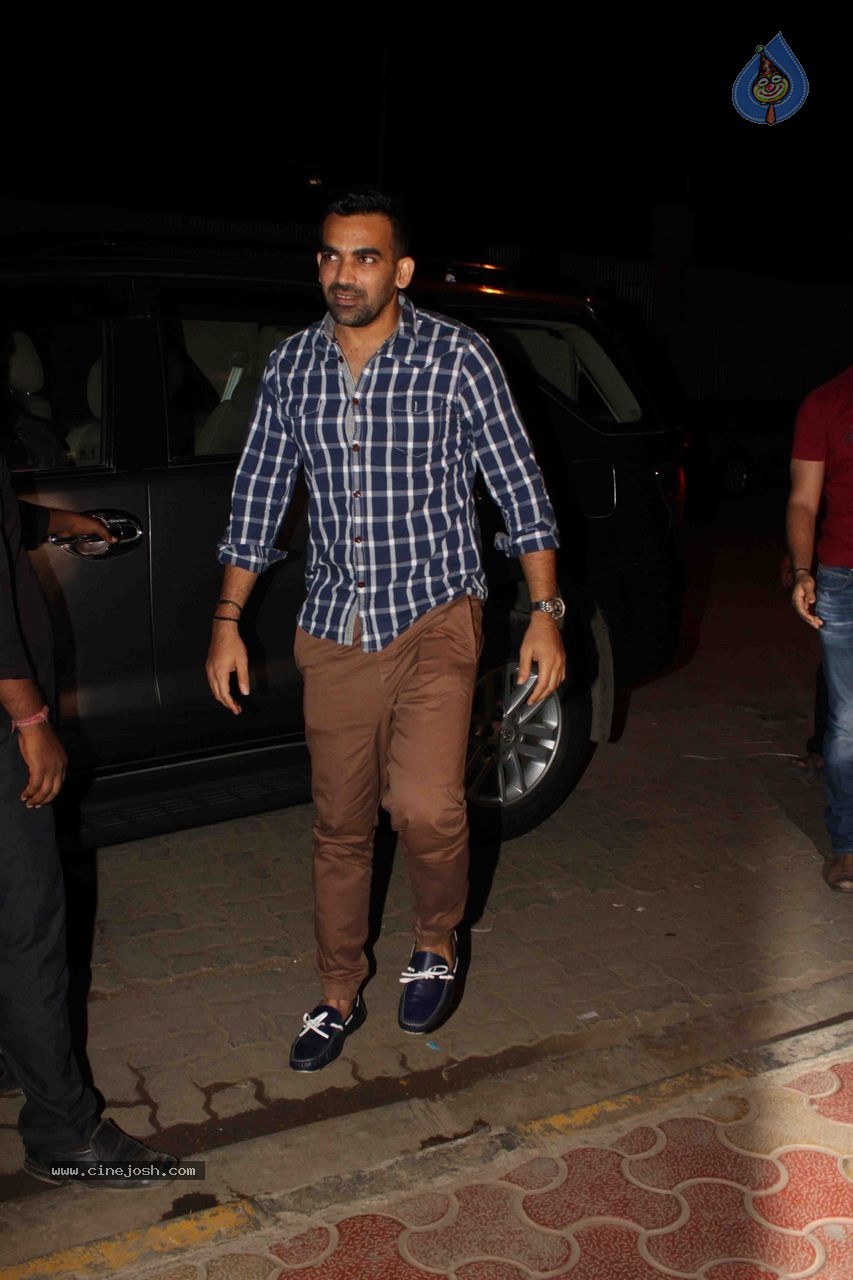 Bolly Celebs at Mukesh Chabbra Bday Party 02 - 50 / 89 photos