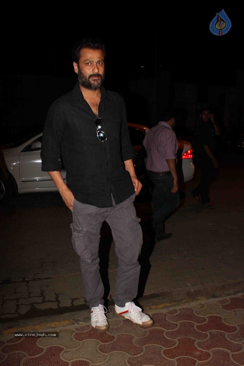 Bolly Celebs at Mukesh Chabbra Bday Party 02 - 52 / 89 photos