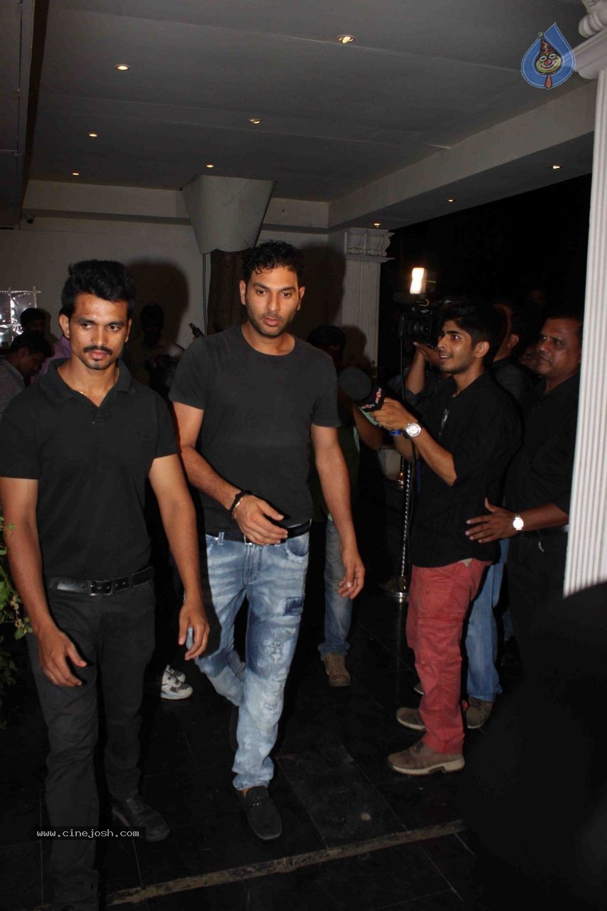 Bolly Celebs at Mukesh Chabbra Bday Party 02 - 53 / 89 photos