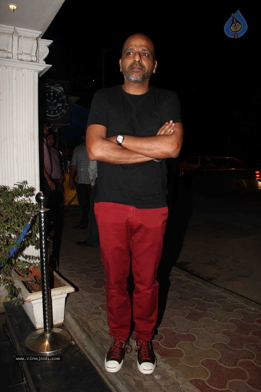 Bolly Celebs at Mukesh Chabbra Bday Party 02 - 55 / 89 photos