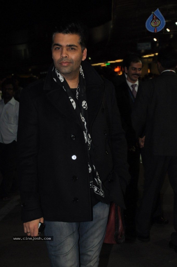 Bolly Celebs at Mumbai Airport - 5 / 31 photos
