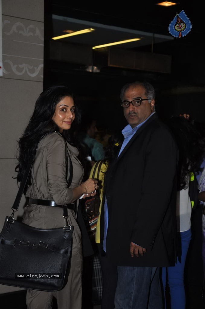 Bolly Celebs at Mumbai Airport - 5 / 40 photos