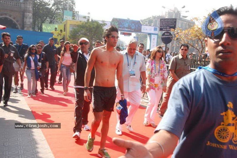 Bolly Celebs at Mumbai Marathon 2011 - 80 / 96 photos