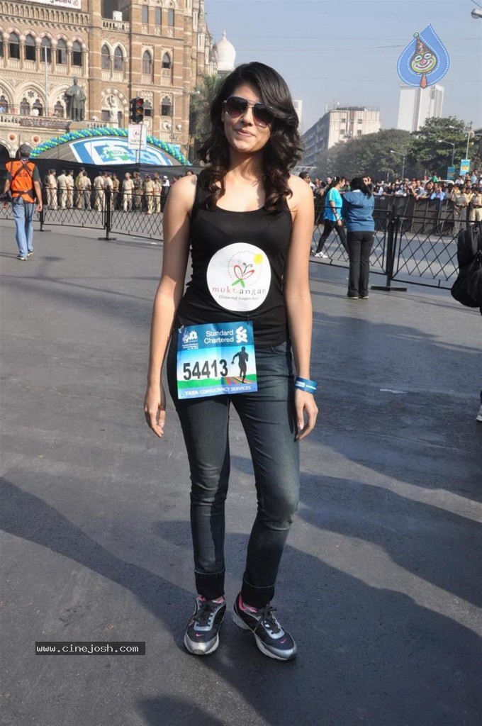 Bolly Celebs at Mumbai Marathon 2013 Event - 2 / 82 photos