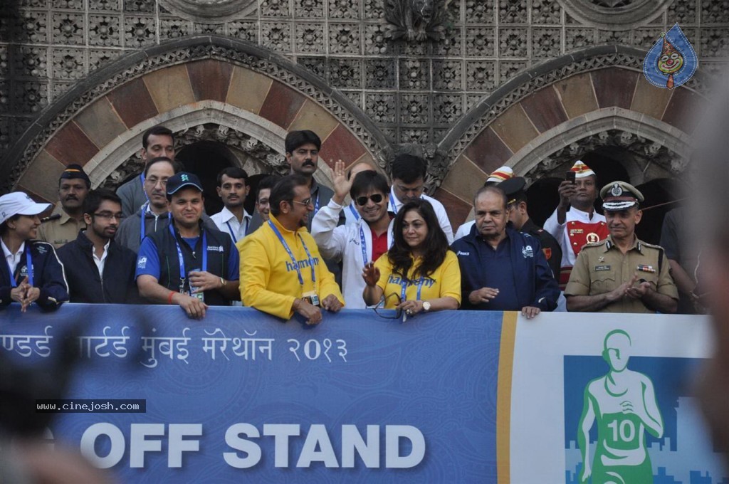 Bolly Celebs at Mumbai Marathon 2013 Event - 33 / 82 photos
