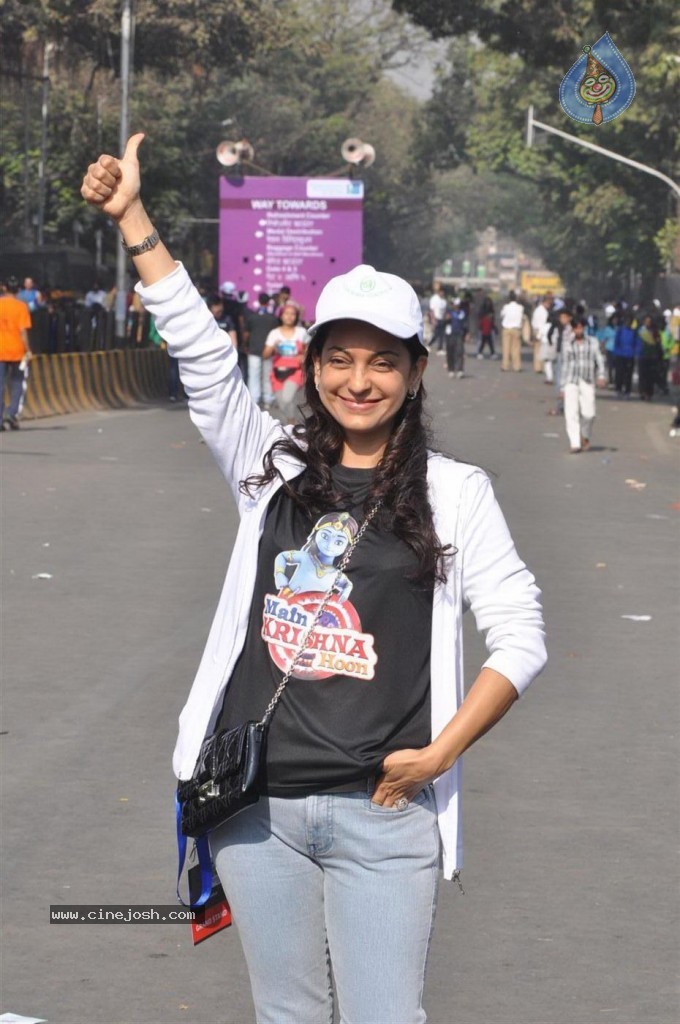 Bolly Celebs at Mumbai Marathon 2013 Event - 51 / 82 photos