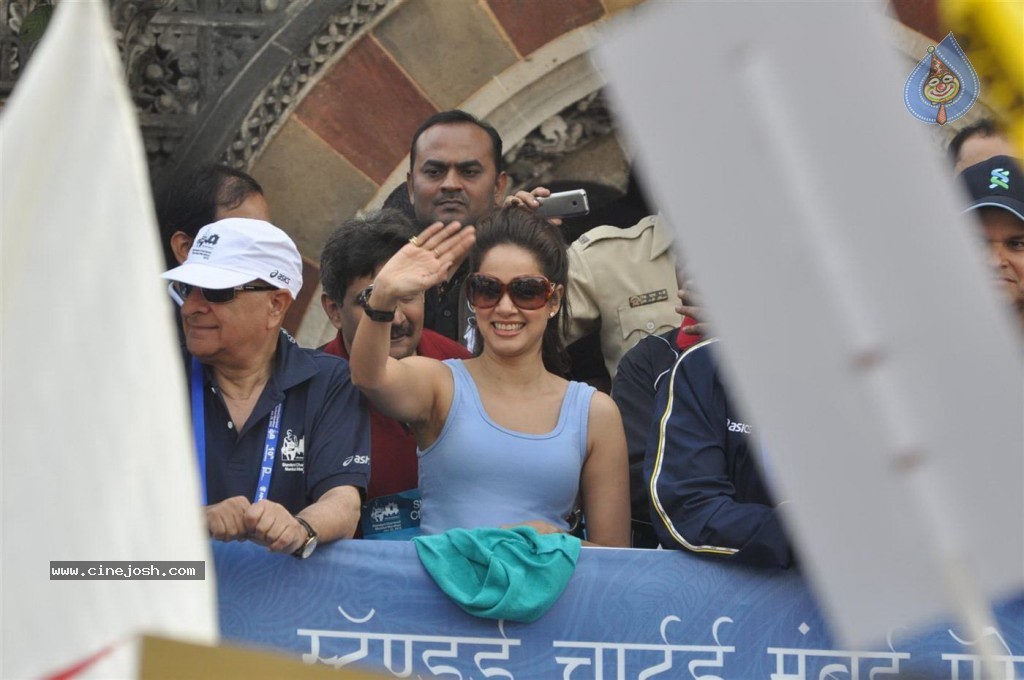 Bolly Celebs at Mumbai Marathon 2013 Event - 82 / 82 photos