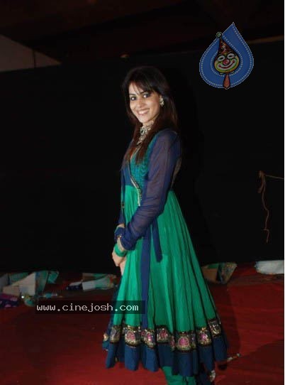 Bolly Celebs at Mumbai Police Show 2010 - 13 / 76 photos