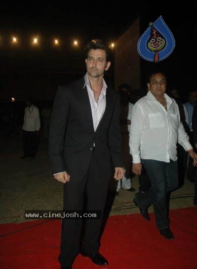 Bolly Celebs at Mumbai Police Show 2010 - 19 / 76 photos