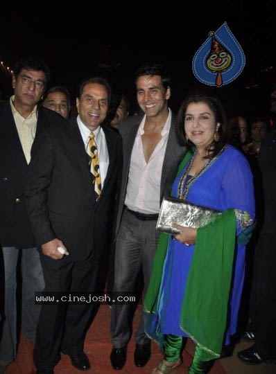 Bolly Celebs at Mumbai Police Show 2010 - 31 / 76 photos
