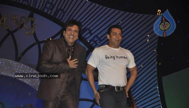 Bolly Celebs at Mumbai Police Show 2010 - 32 / 76 photos