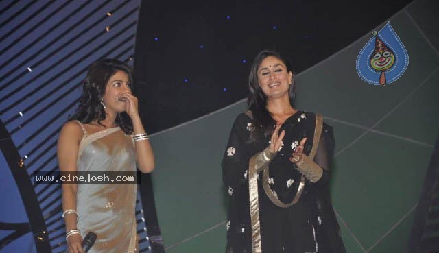 Bolly Celebs at Mumbai Police Show 2010 - 33 / 76 photos