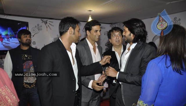 Bolly Celebs at Mumbai Police Show 2010 - 44 / 76 photos