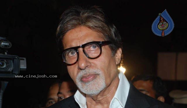 Bolly Celebs at Mumbai Police Show 2010 - 47 / 76 photos
