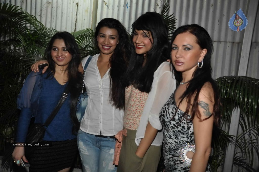 Bolly Celebs at Nadeem Lakdawala Party - 4 / 51 photos