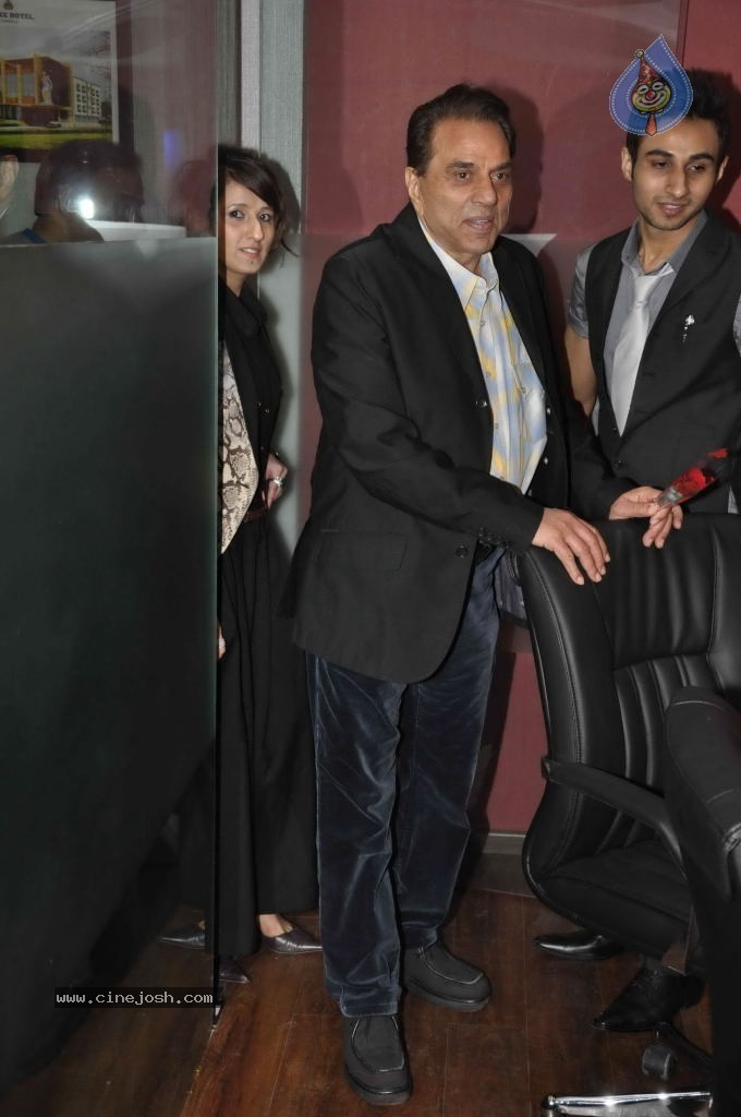 Bolly Celebs at Nadeem Lakdawala Party - 40 / 51 photos