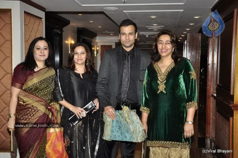Bolly Celebs at Neelam Wedding Reception - 107 / 150 photos