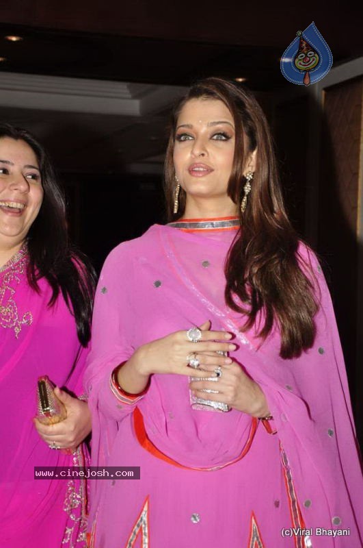 Bolly Celebs at Neelam Wedding Reception - 131 / 150 photos