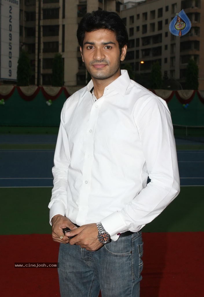 Bolly Celebs at New Tennis Court Launch - 24 / 32 photos
