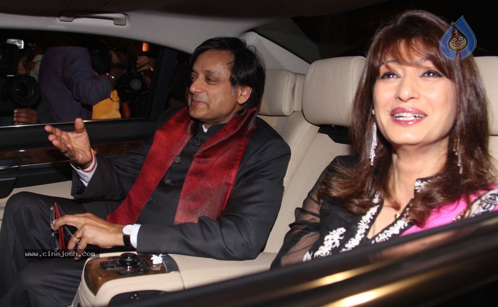 Bolly Celebs at Parmeshwar Godrej Oprah Party - 5 / 34 photos