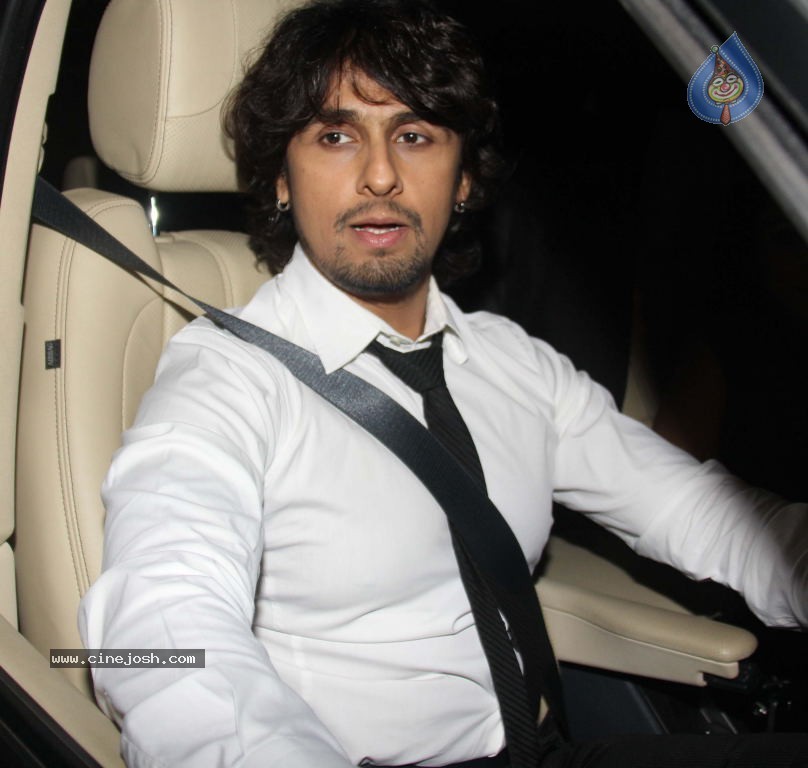 Bolly Celebs at Parmeshwar Godrej Oprah Party - 17 / 34 photos