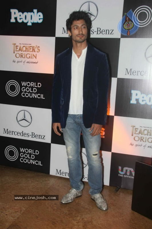 Bolly Celebs at People Magazine Best Dressed Awards 2011 - 4 / 58 photos